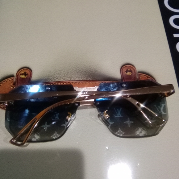 Inspired stylish sunglasses ACCEPTING OFFERS! - Picture 3 of 3